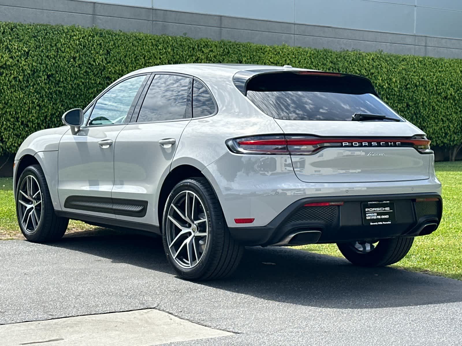 Thumbnail: 2025 Porsche Macan - 3