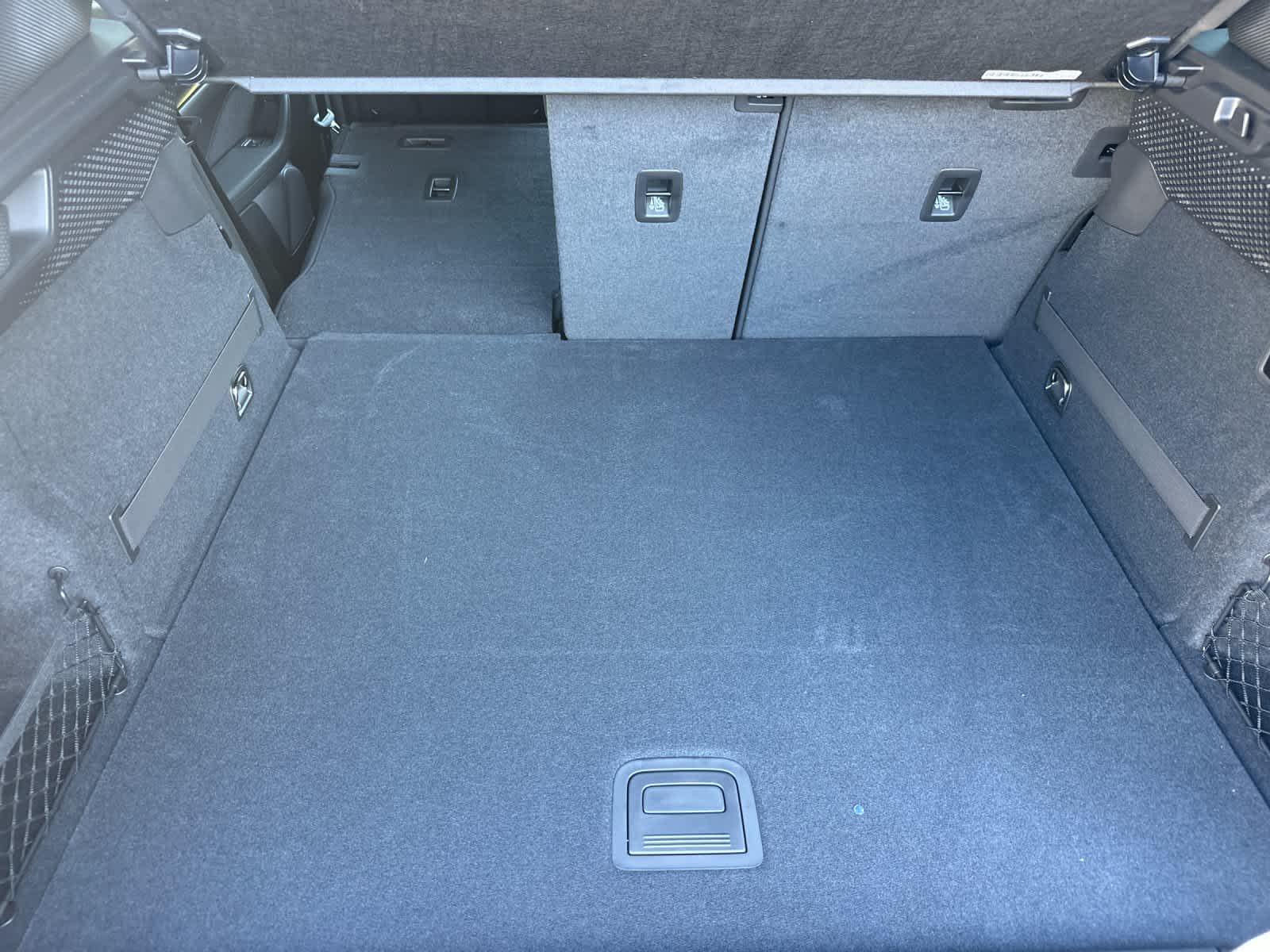 Thumbnail: 2026 Porsche Macan - 16