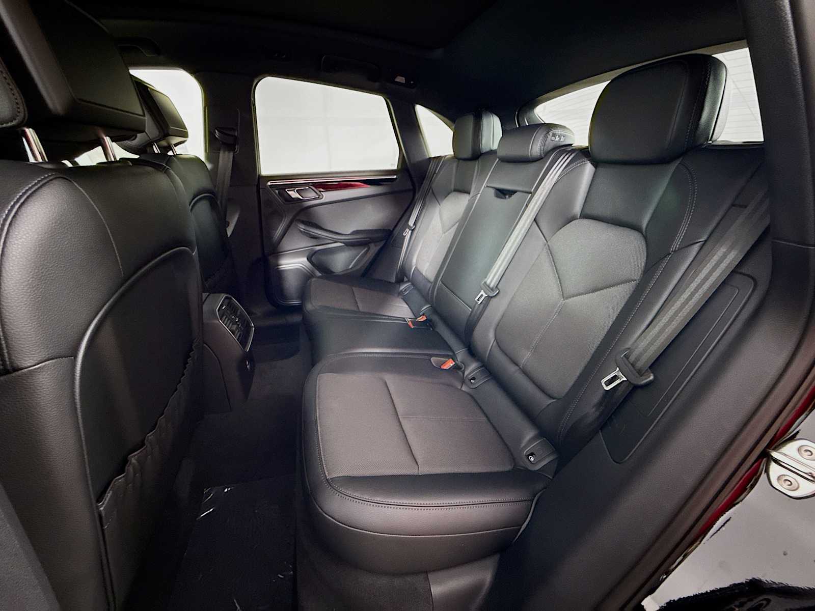 Thumbnail: 2026 Porsche Macan - 17