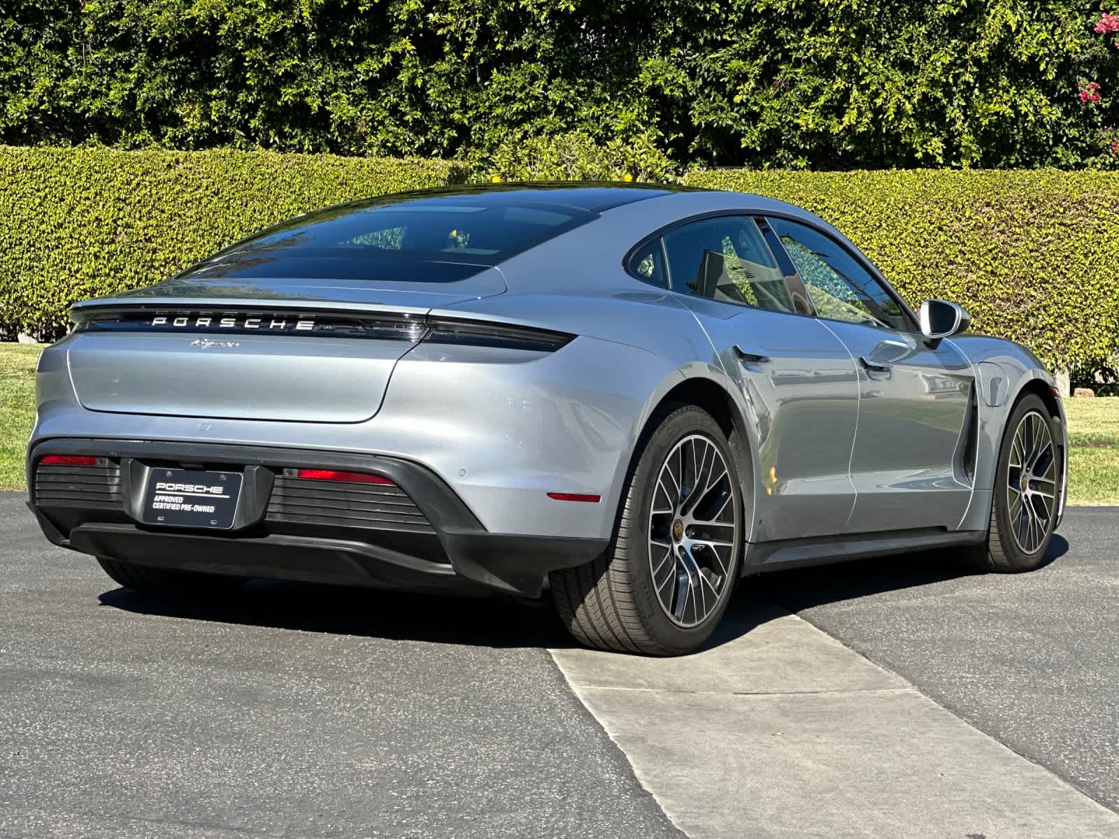 Thumbnail: 2022 Porsche Taycan - 8