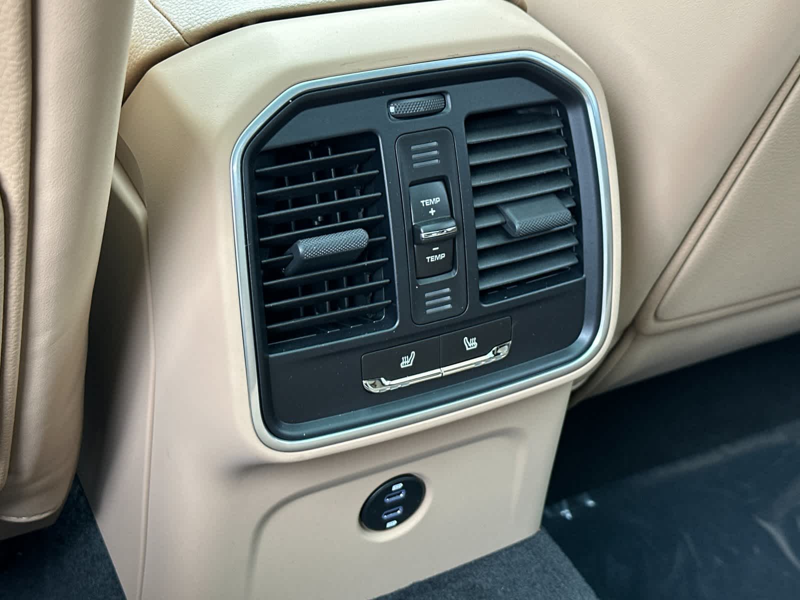 Thumbnail: 2026 Porsche Macan - 14