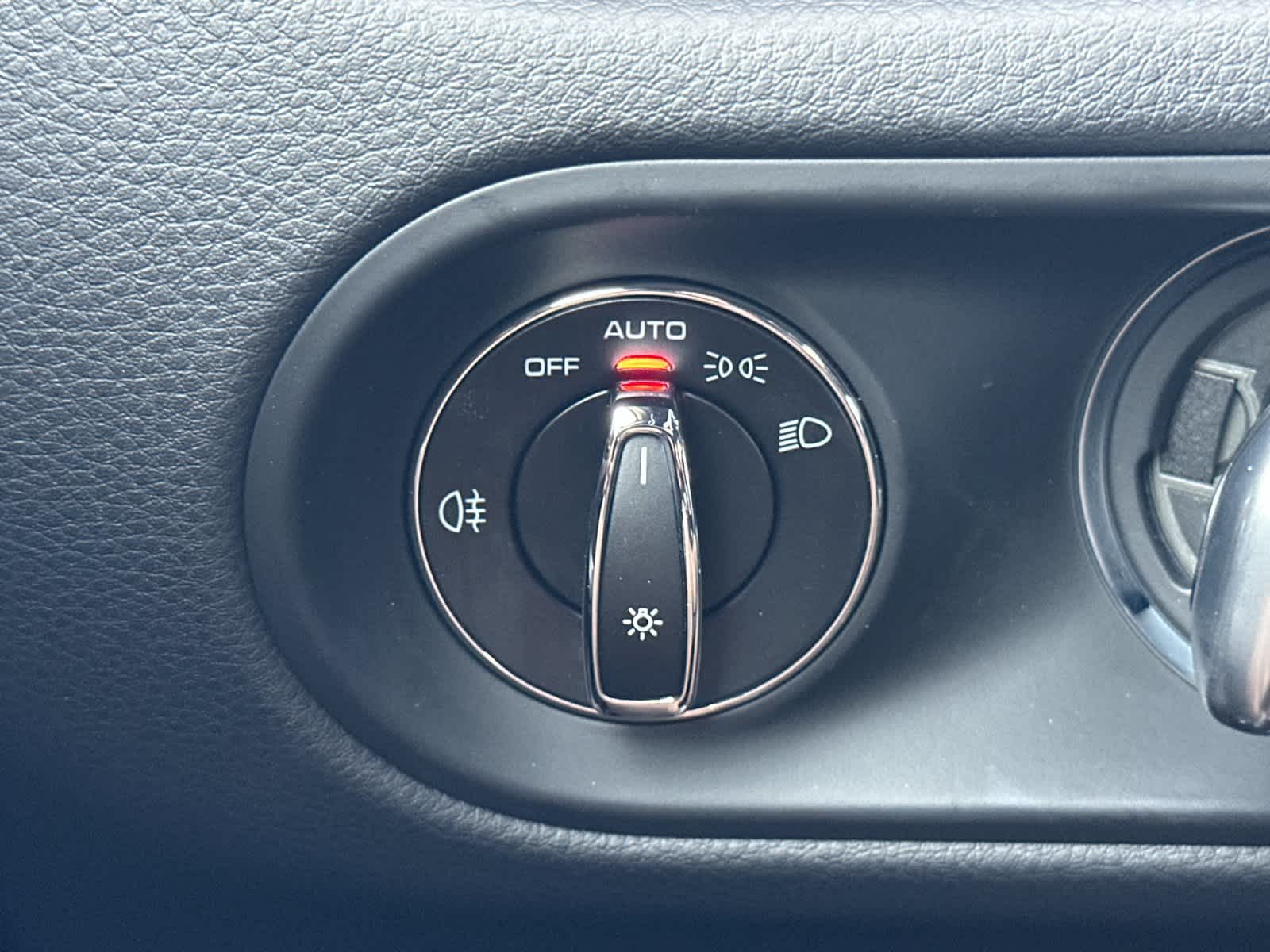 Thumbnail: 2025 Porsche Macan - 30