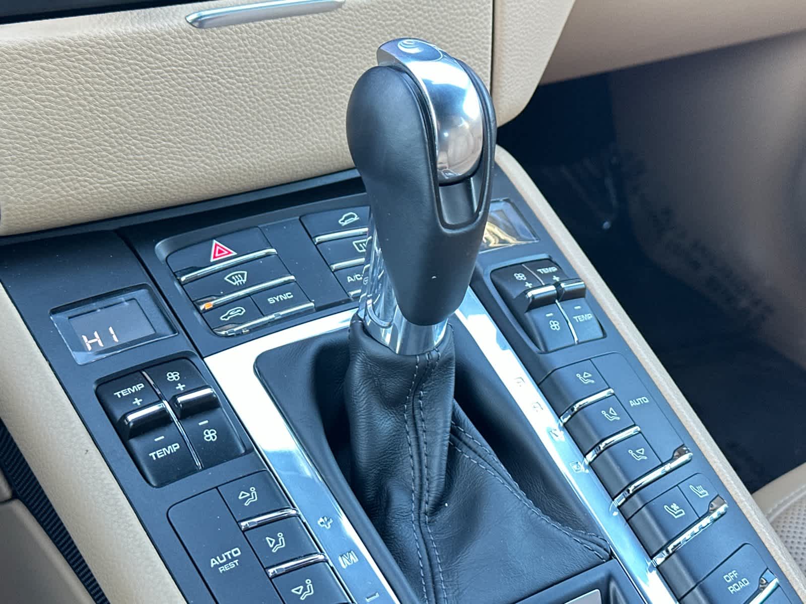 Thumbnail: 2018 Porsche Macan - 25