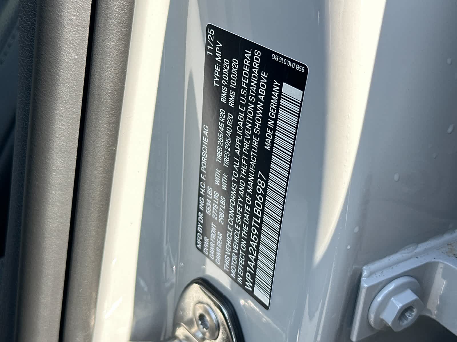 Thumbnail: 2026 Porsche Macan - 33