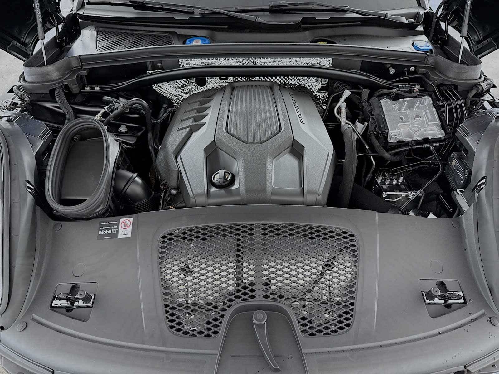 Thumbnail: 2026 Porsche Macan - 23