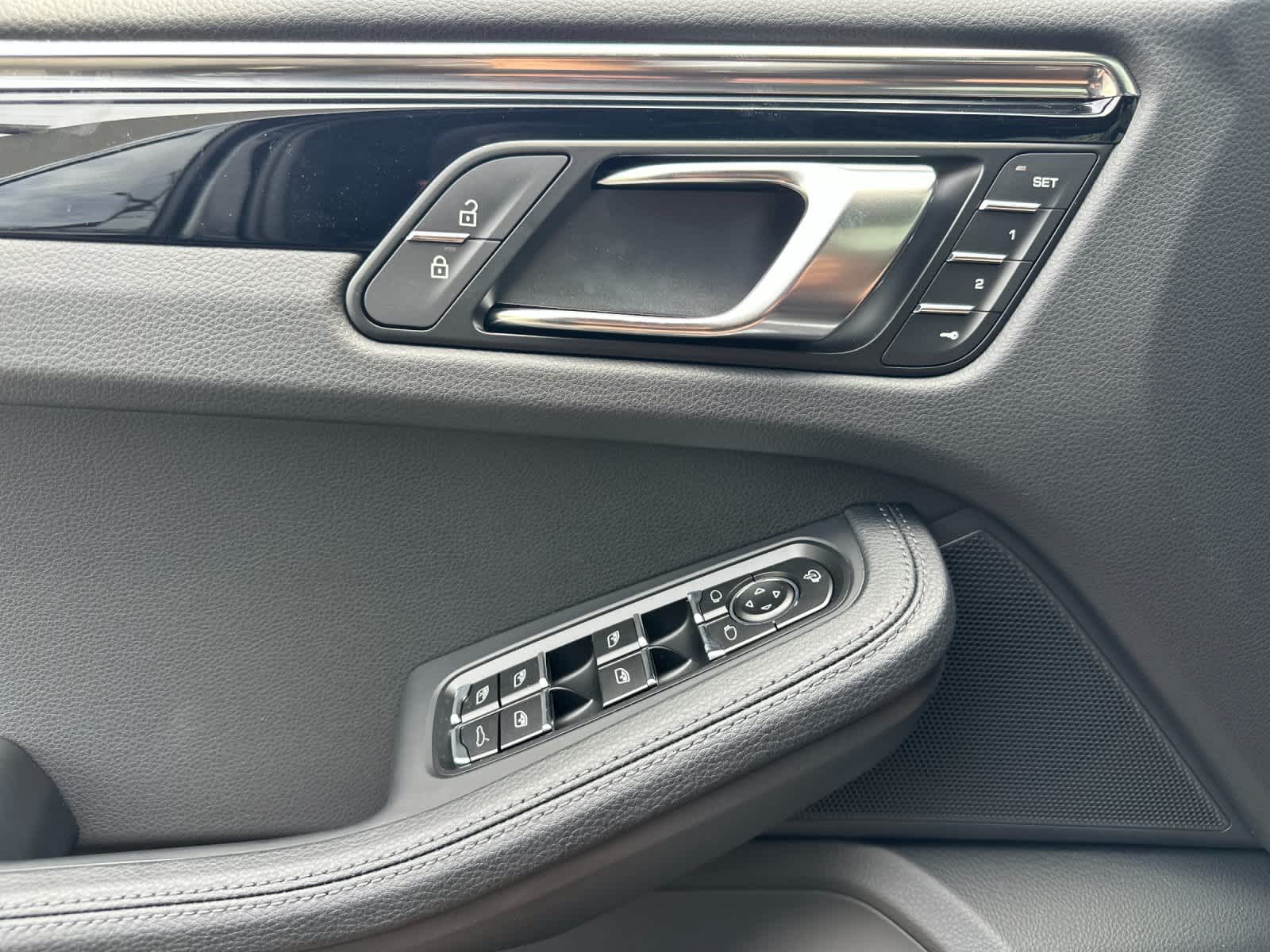 Thumbnail: 2026 Porsche Macan - 12