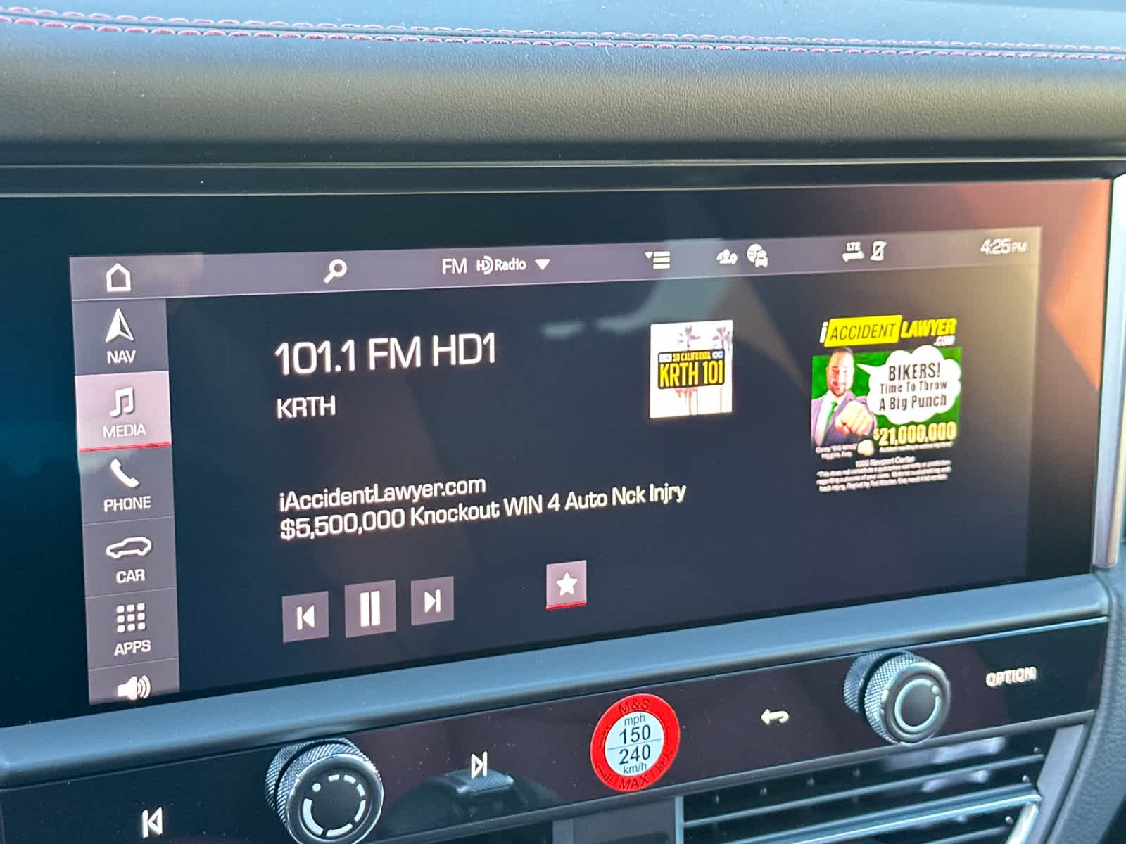 Thumbnail: 2026 Porsche Macan - 21