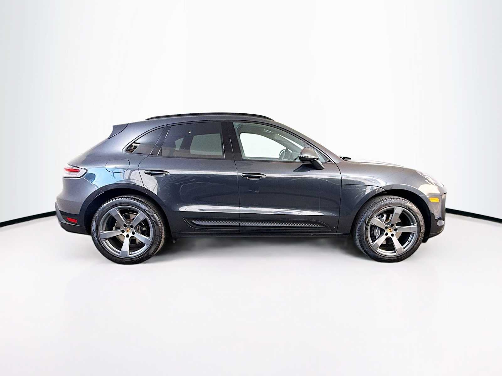 Thumbnail: 2022 Porsche Macan - 8