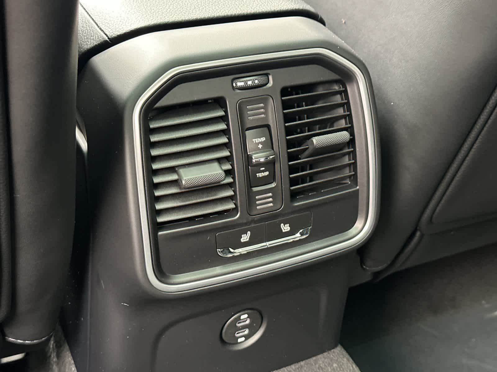 Thumbnail: 2026 Porsche Macan - 14