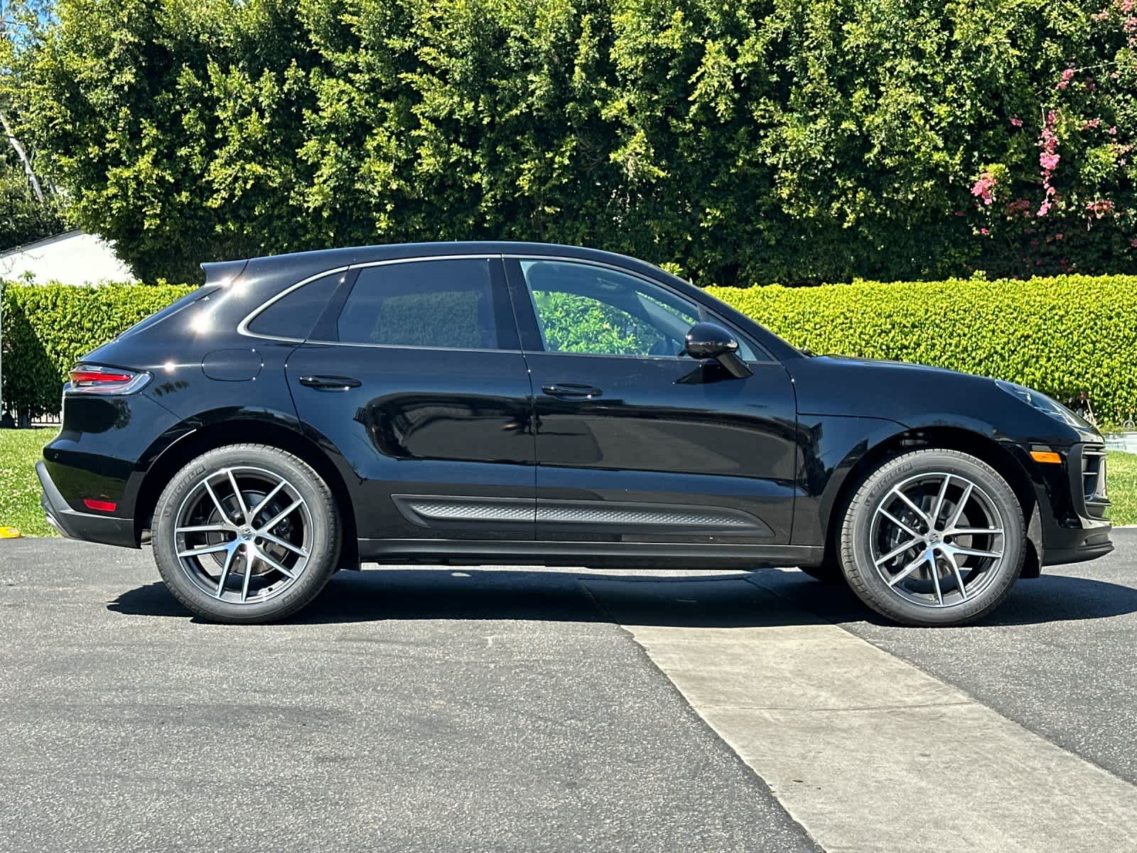 Thumbnail: 2026 Porsche Macan - 9