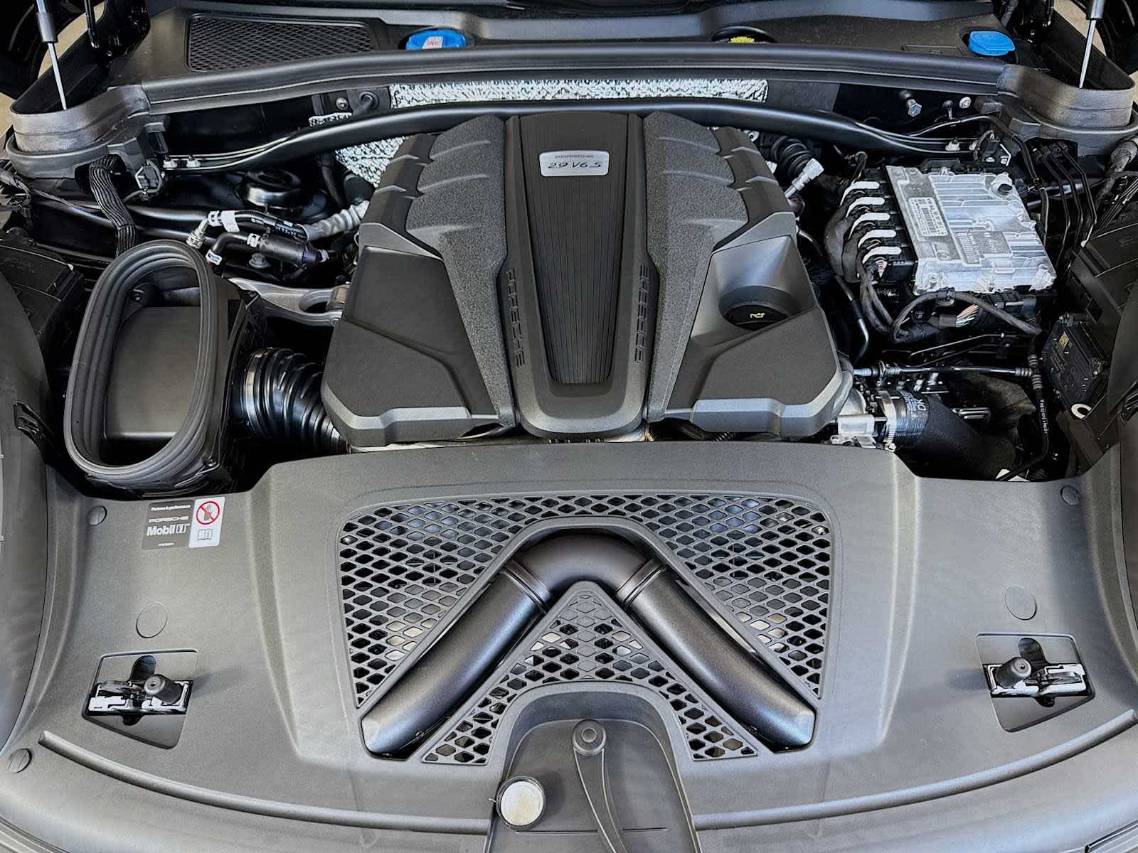 Thumbnail: 2025 Porsche Macan - 23