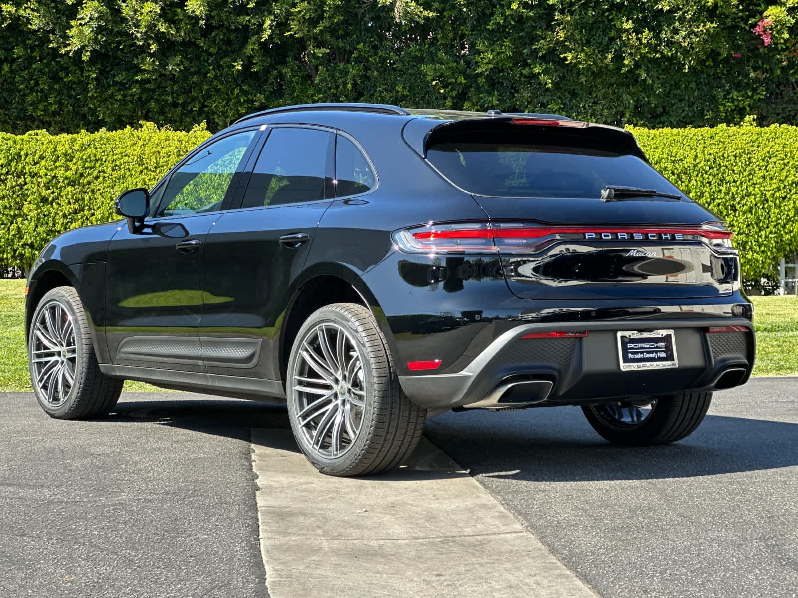 Thumbnail: 2026 Porsche Macan - 3