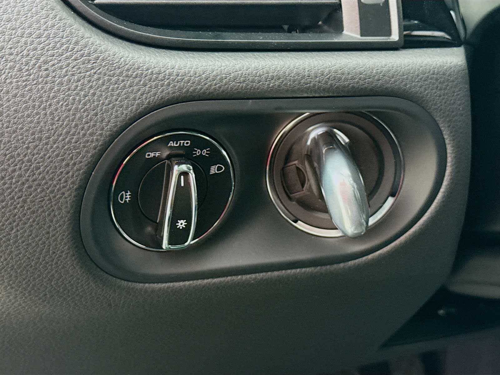 Thumbnail: 2025 Porsche Macan - 11