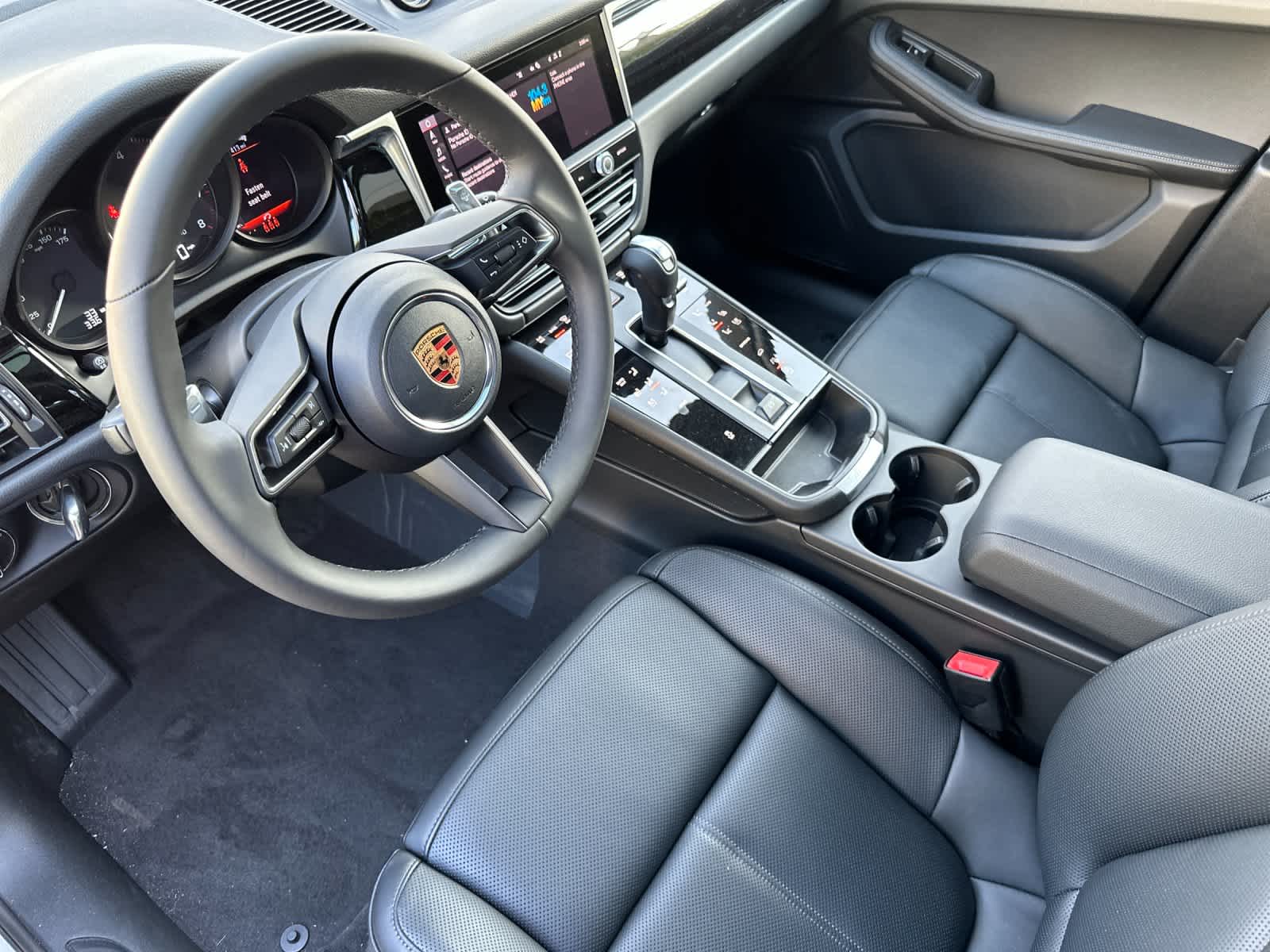 Thumbnail: 2026 Porsche Macan - 4