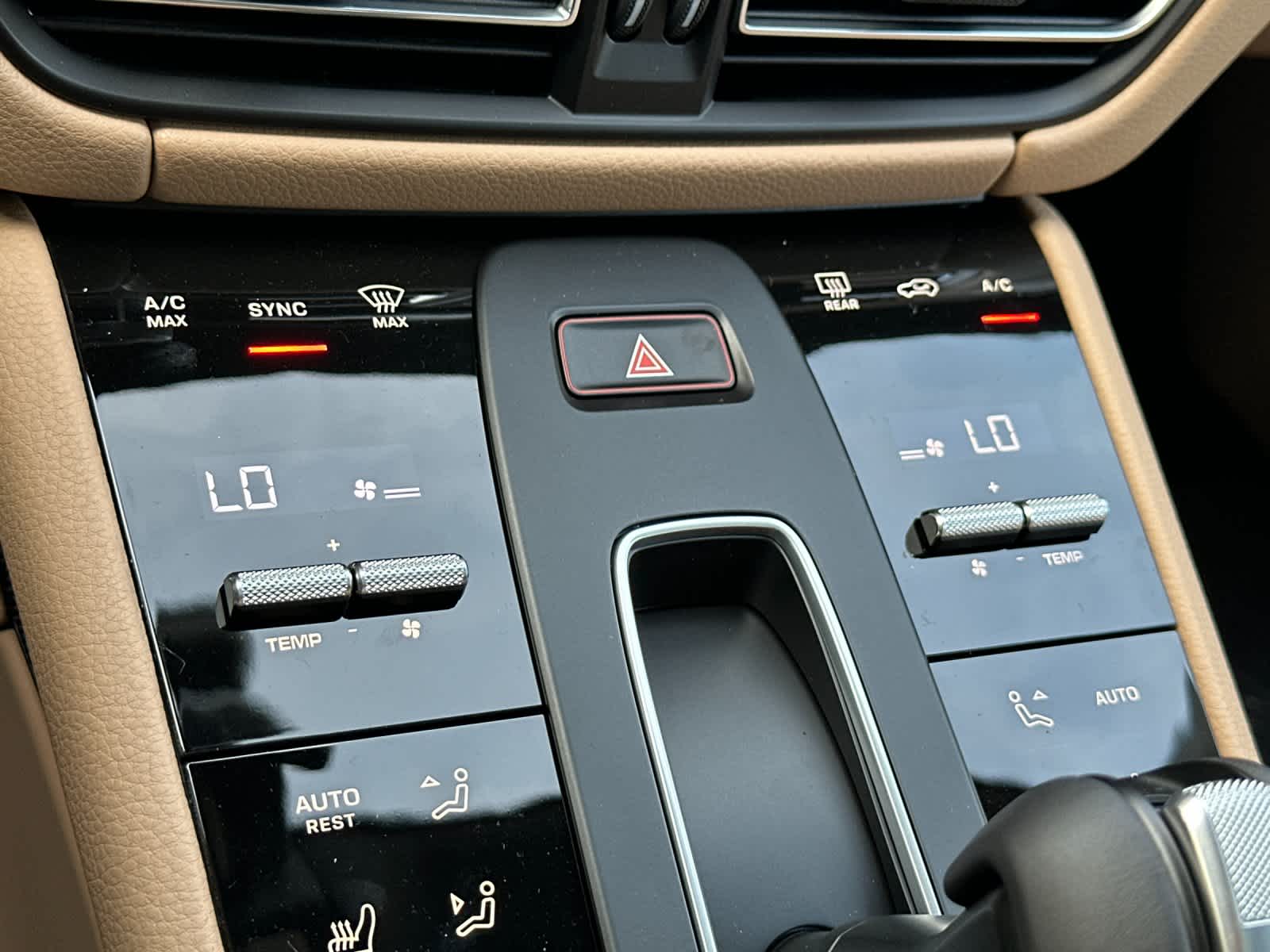 Thumbnail: 2026 Porsche Macan - 23