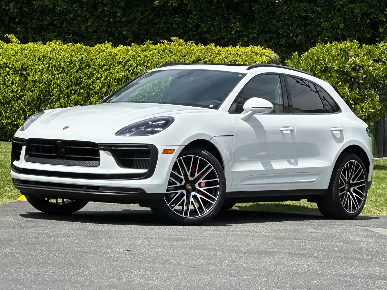Thumbnail: 2026 Porsche Macan - 1