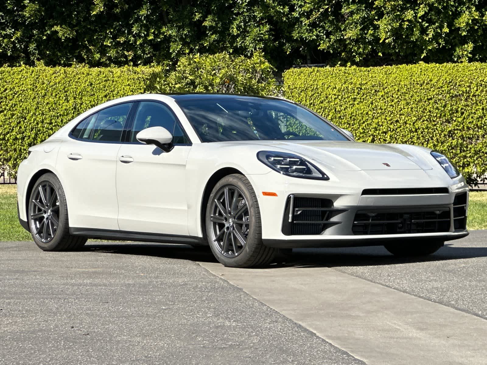 Thumbnail: 2026 Porsche Panamera - 10