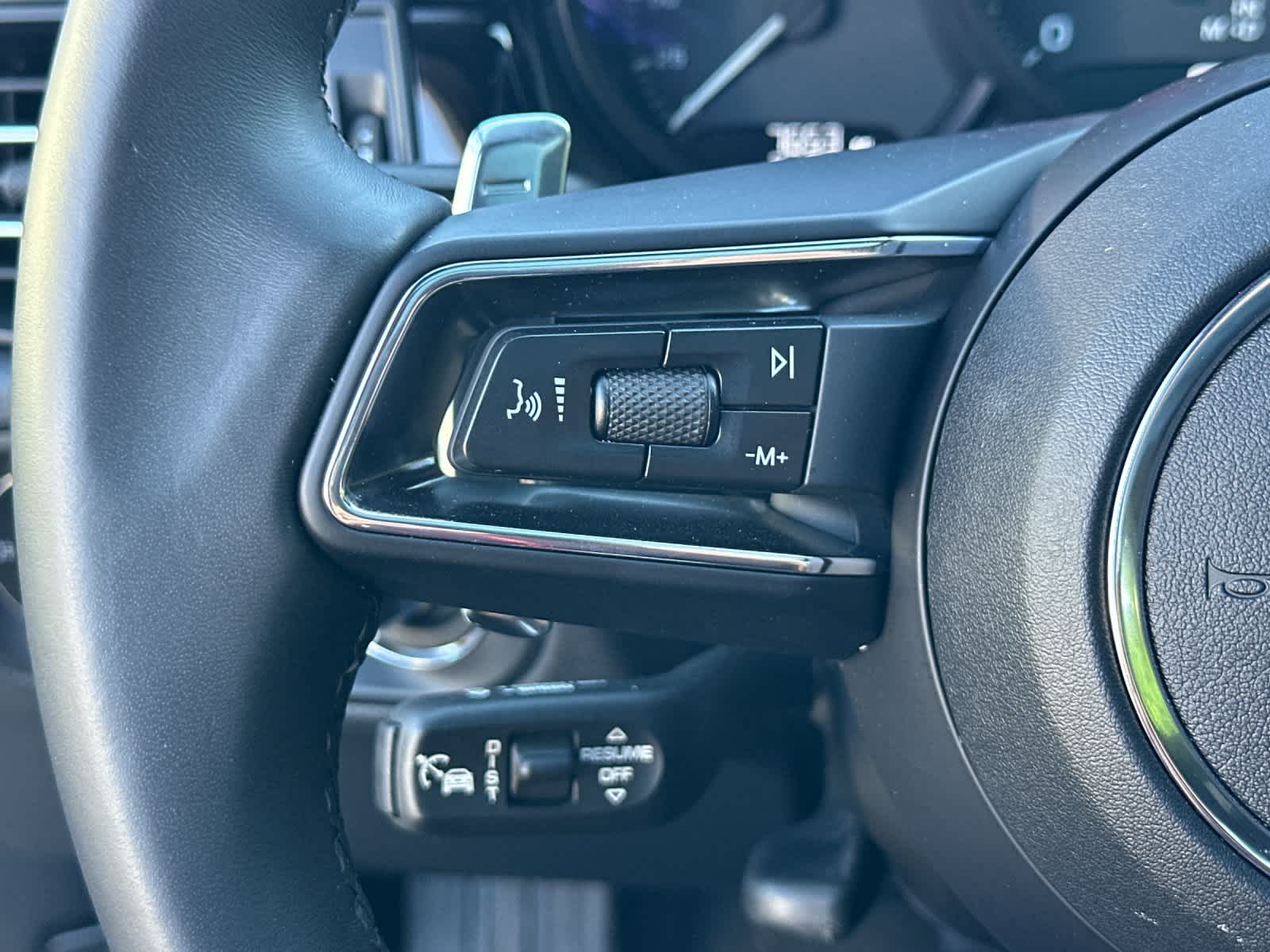 Thumbnail: 2025 Porsche Macan - 26