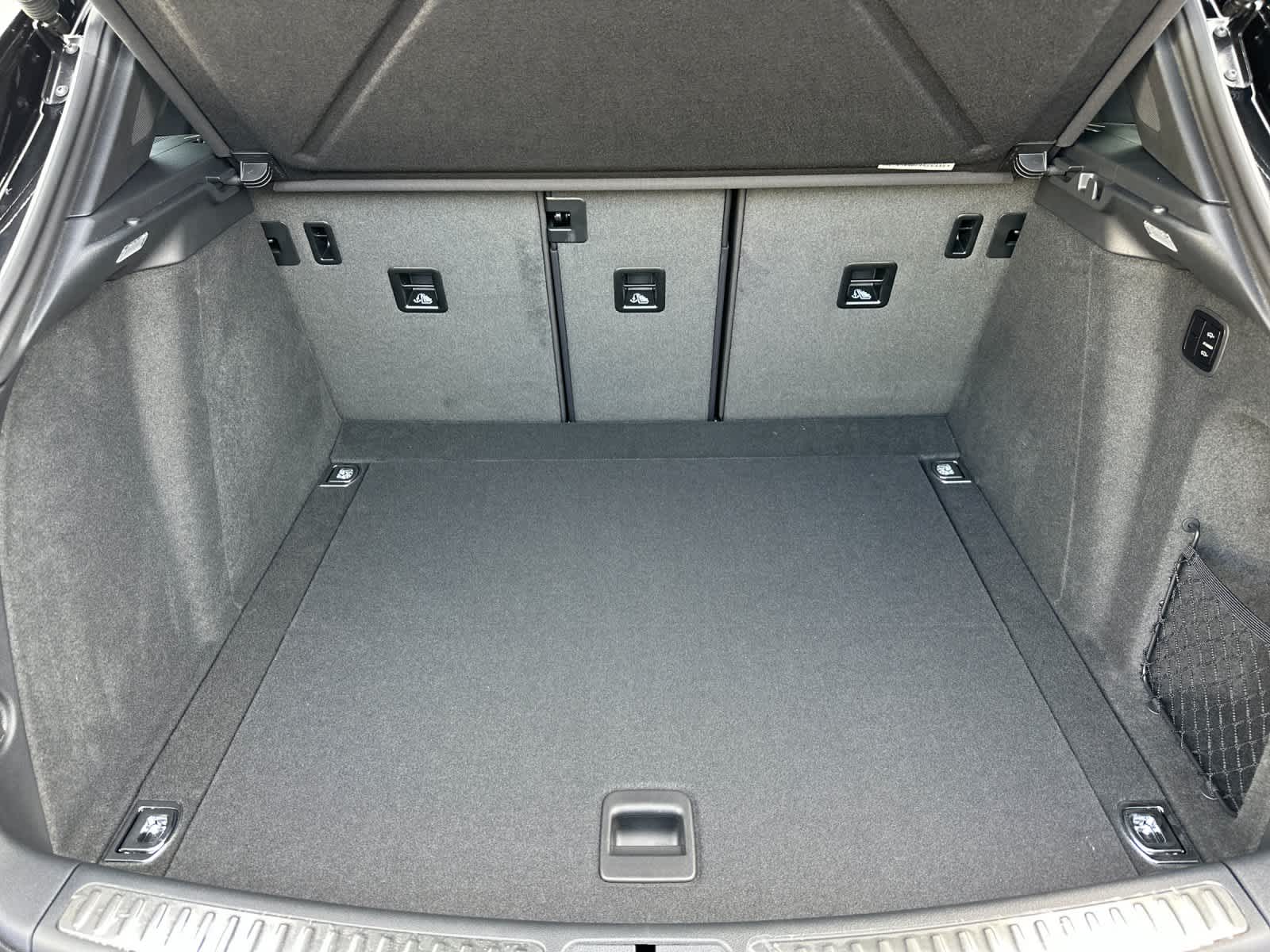 Thumbnail: 2026 Porsche Macan - 16