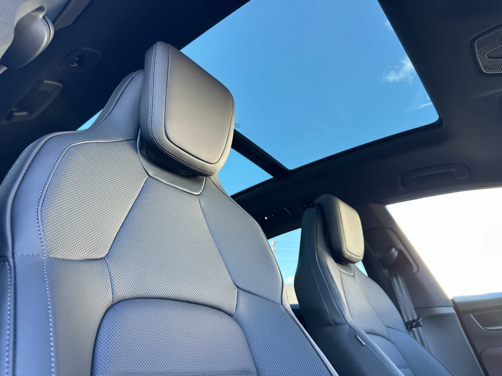 Thumbnail: 2026 Porsche Macan - 18