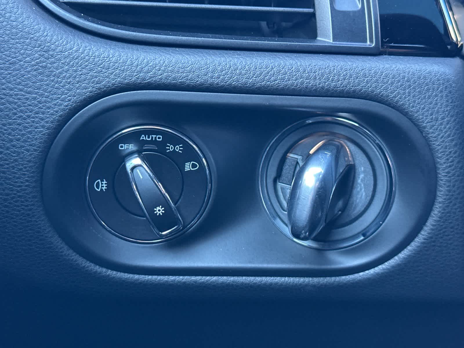 Thumbnail: 2023 Porsche Macan - 29