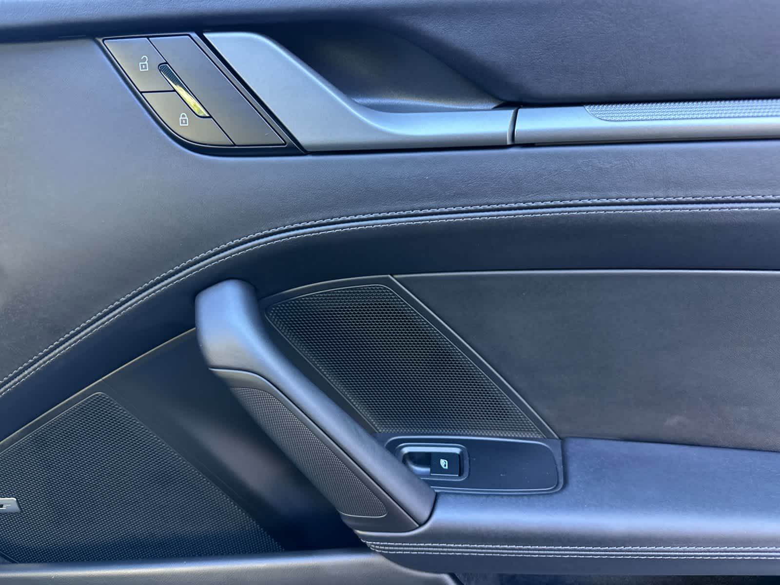 Thumbnail: 2025 Porsche 911 - 15