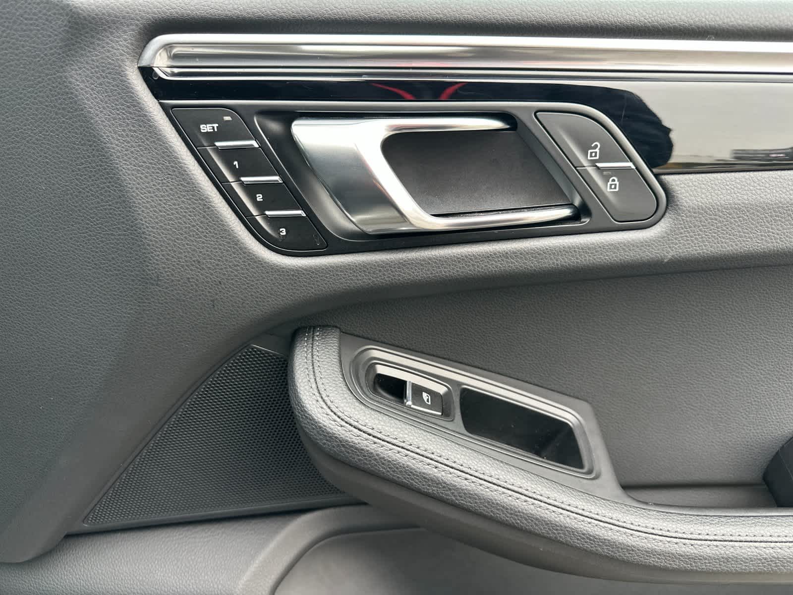 Thumbnail: 2025 Porsche Macan - 19