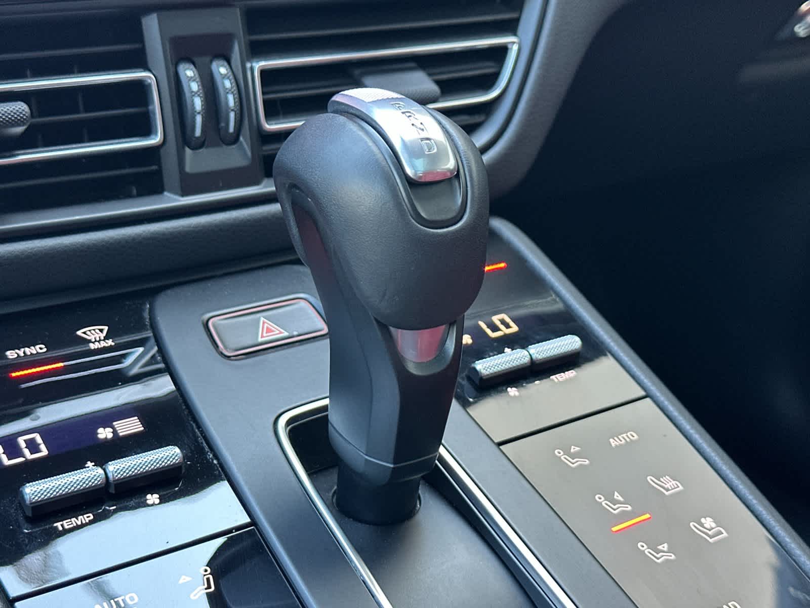 Thumbnail: 2025 Porsche Macan - 25