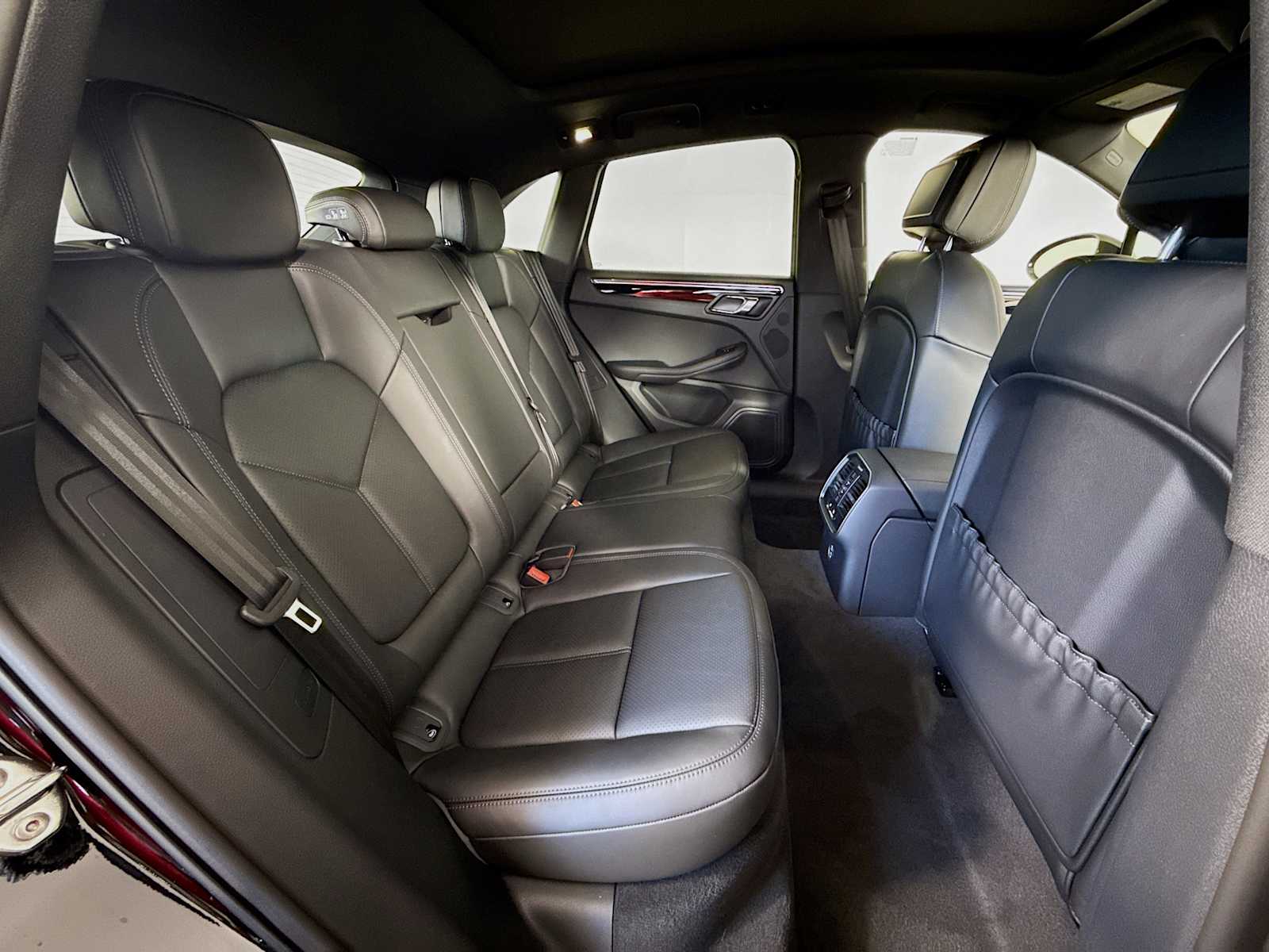 Thumbnail: 2026 Porsche Macan - 20