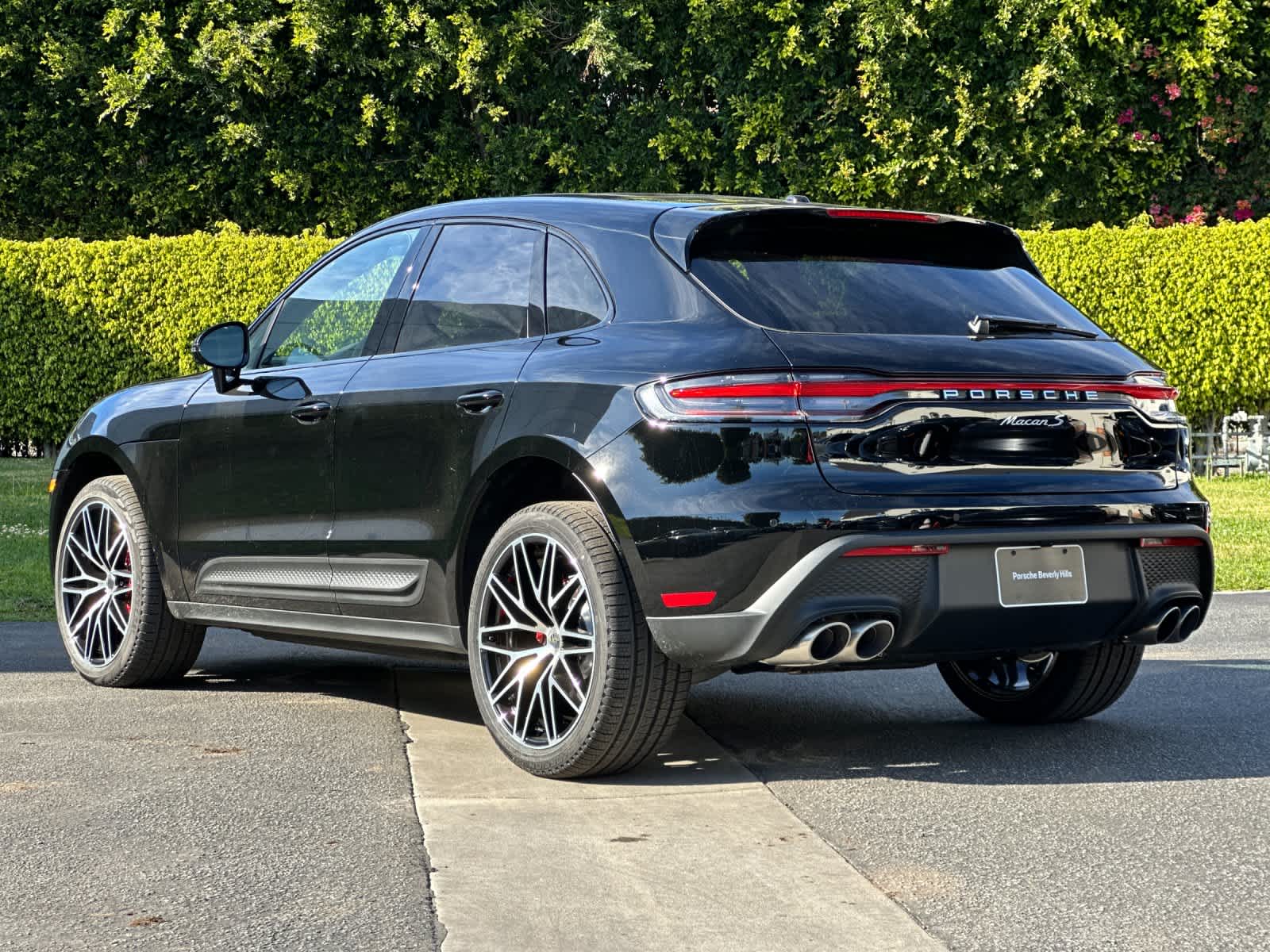 Thumbnail: 2026 Porsche Macan - 3