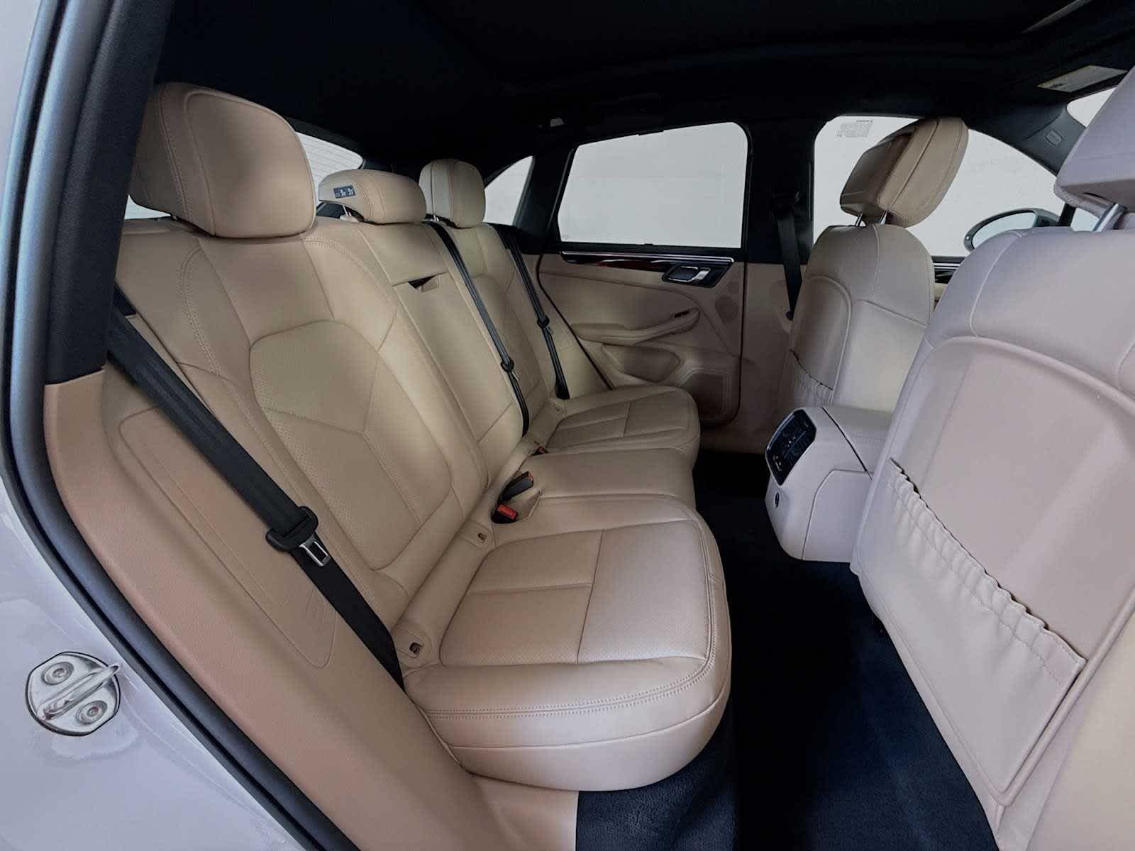 Thumbnail: 2026 Porsche Macan - 20