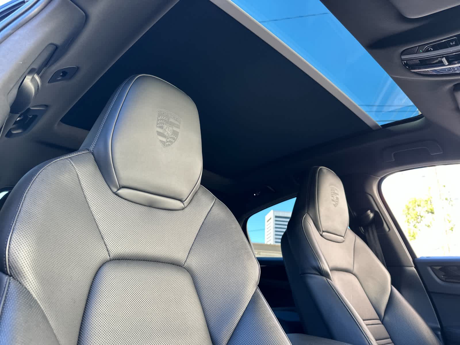 Thumbnail: 2022 Porsche Cayenne - 36