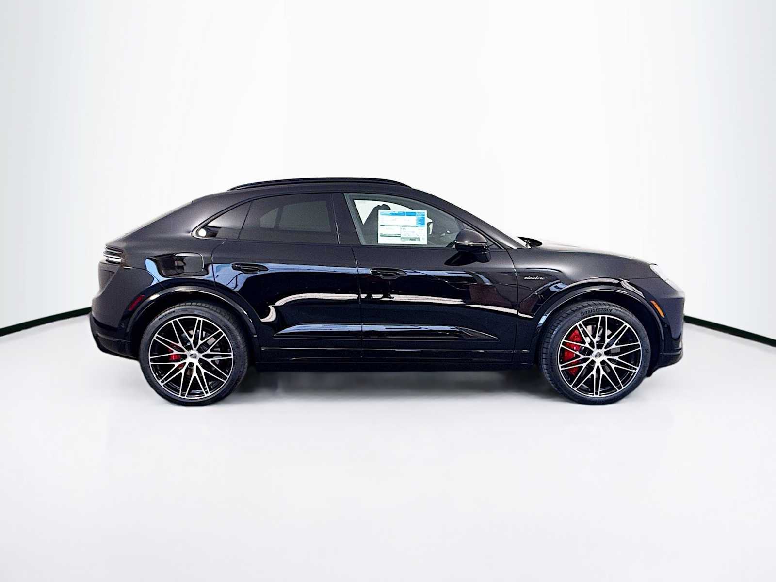 Thumbnail: 2025 Porsche Macan - 8