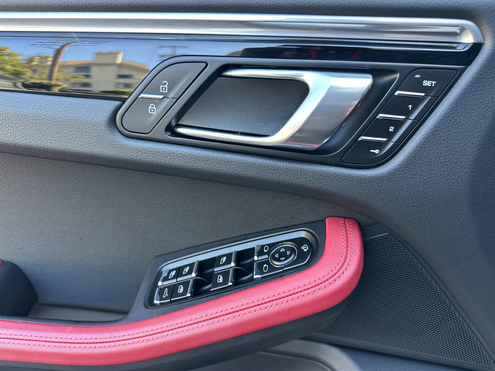 Thumbnail: 2025 Porsche Macan - 12