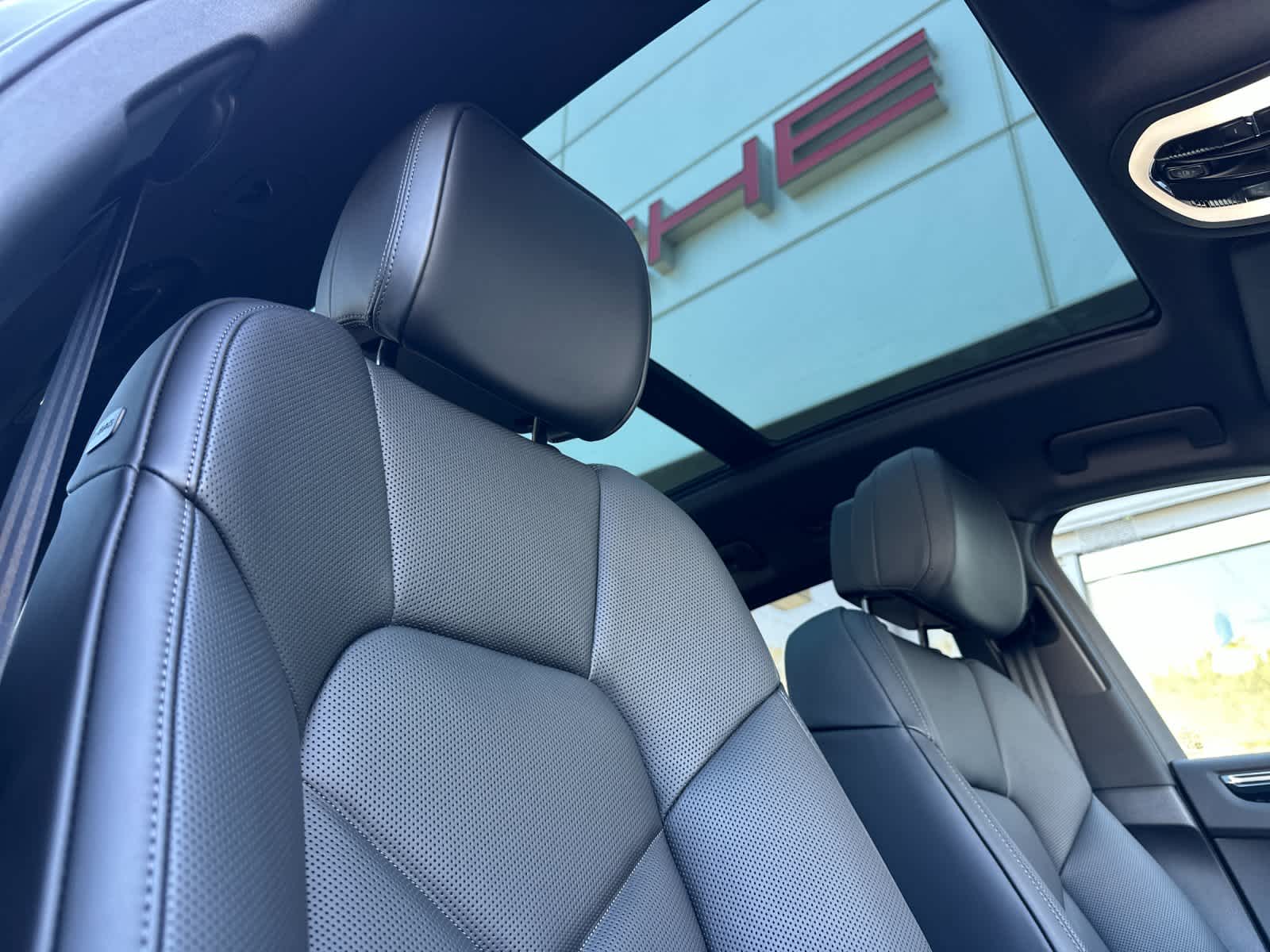 Thumbnail: 2026 Porsche Macan - 18