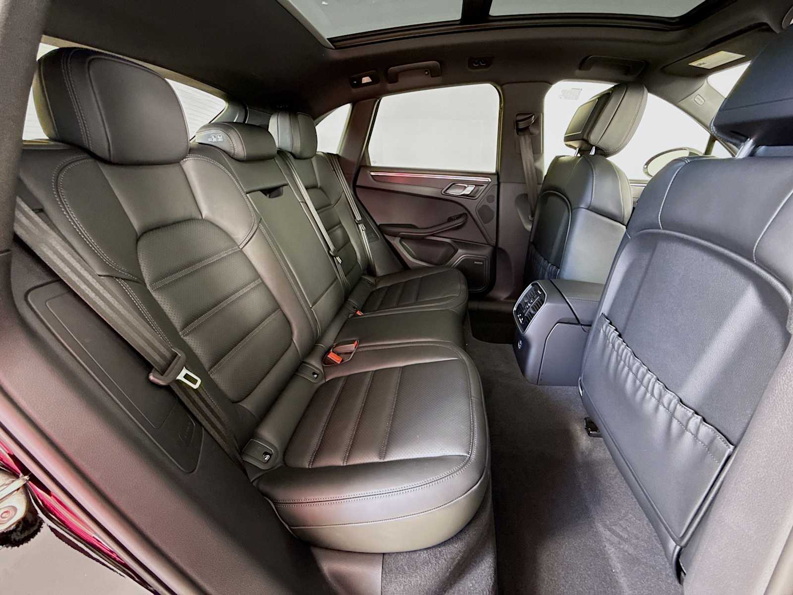 Thumbnail: 2026 Porsche Macan - 20