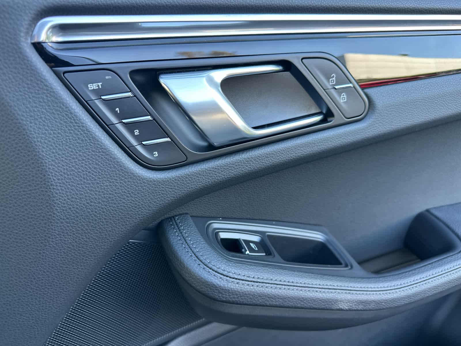 Thumbnail: 2025 Porsche Macan - 19