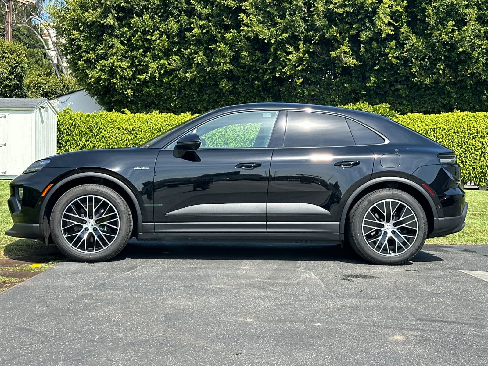 Thumbnail: 2026 Porsche Macan - 2