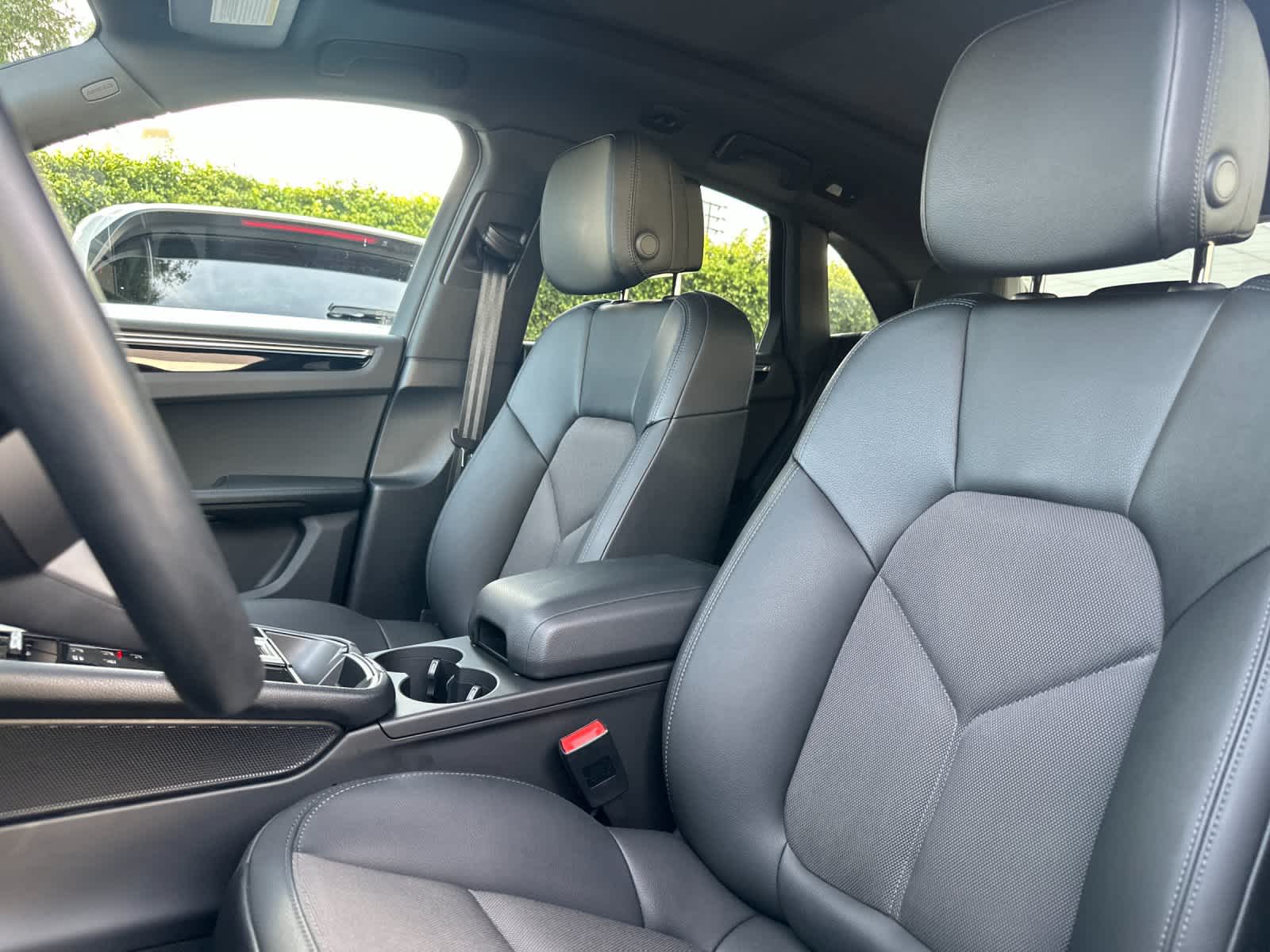 Thumbnail: 2025 Porsche Macan - 5