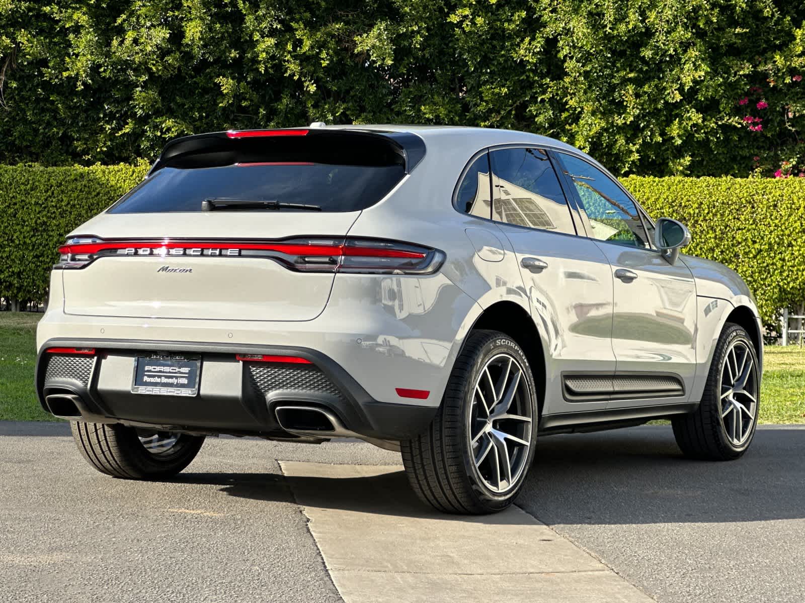 Thumbnail: 2026 Porsche Macan - 8