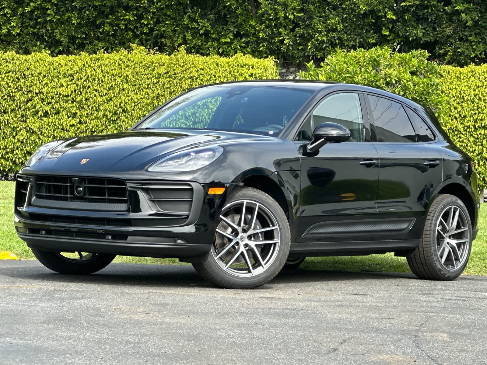 Thumbnail: 2026 Porsche Macan - 1
