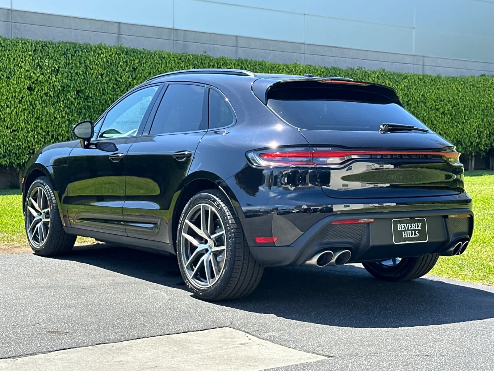 Thumbnail: 2026 Porsche Macan - 3