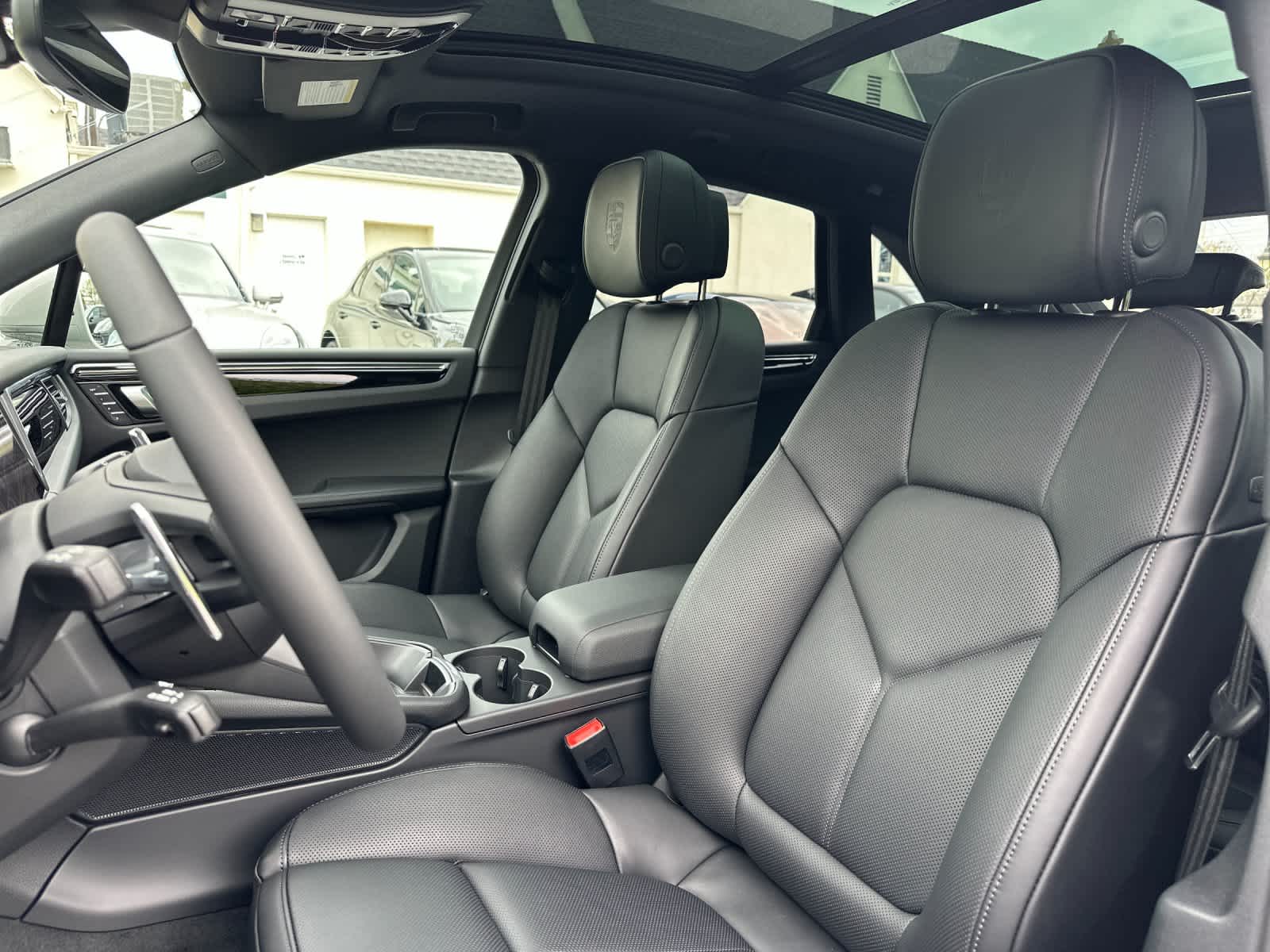 Thumbnail: 2026 Porsche Macan - 5