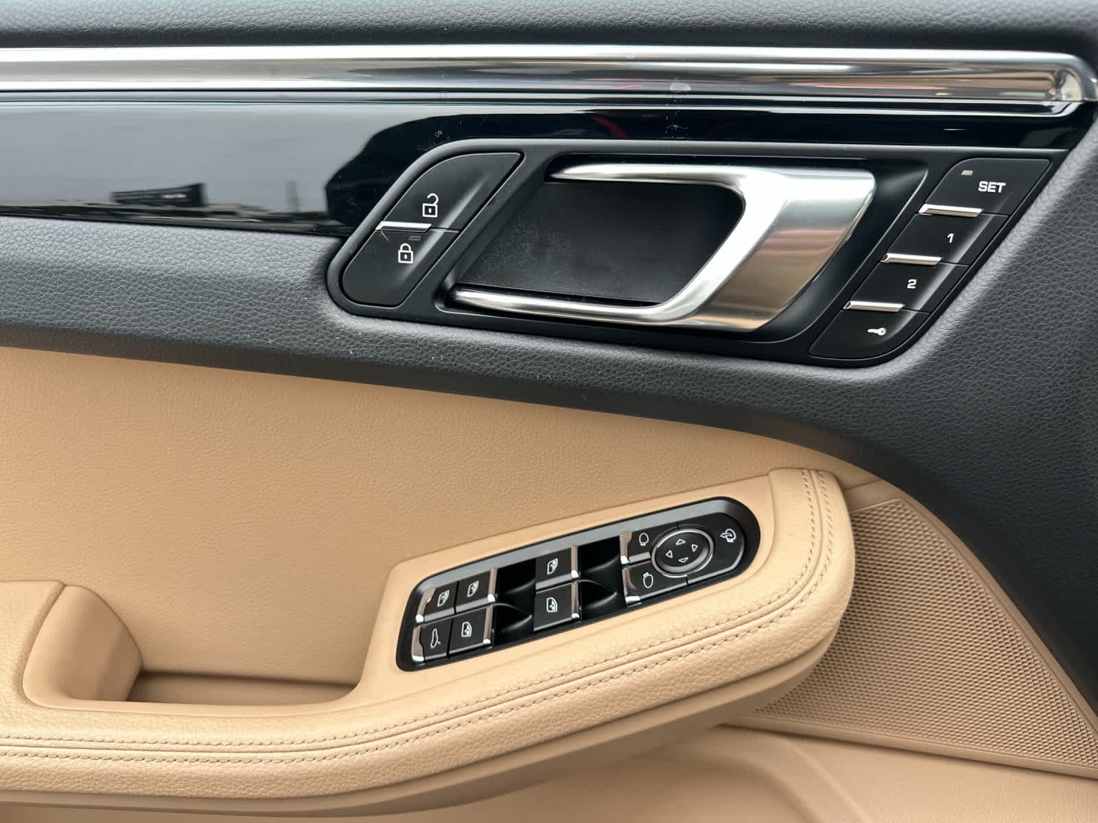 Thumbnail: 2025 Porsche Macan - 12