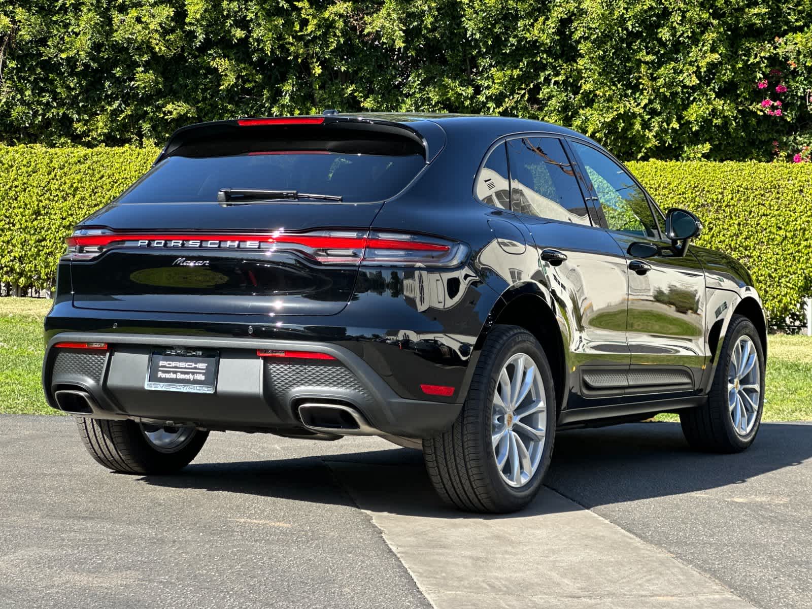 Thumbnail: 2026 Porsche Macan - 8