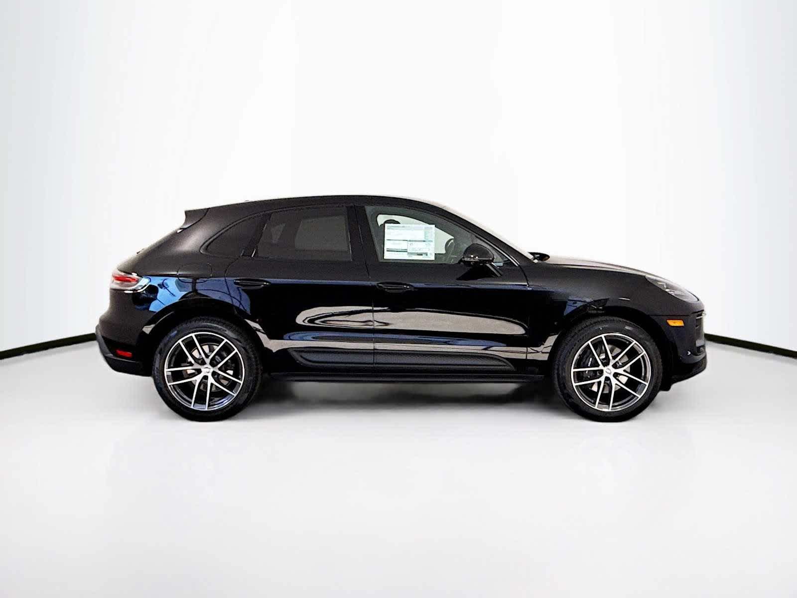 Thumbnail: 2026 Porsche Macan - 8