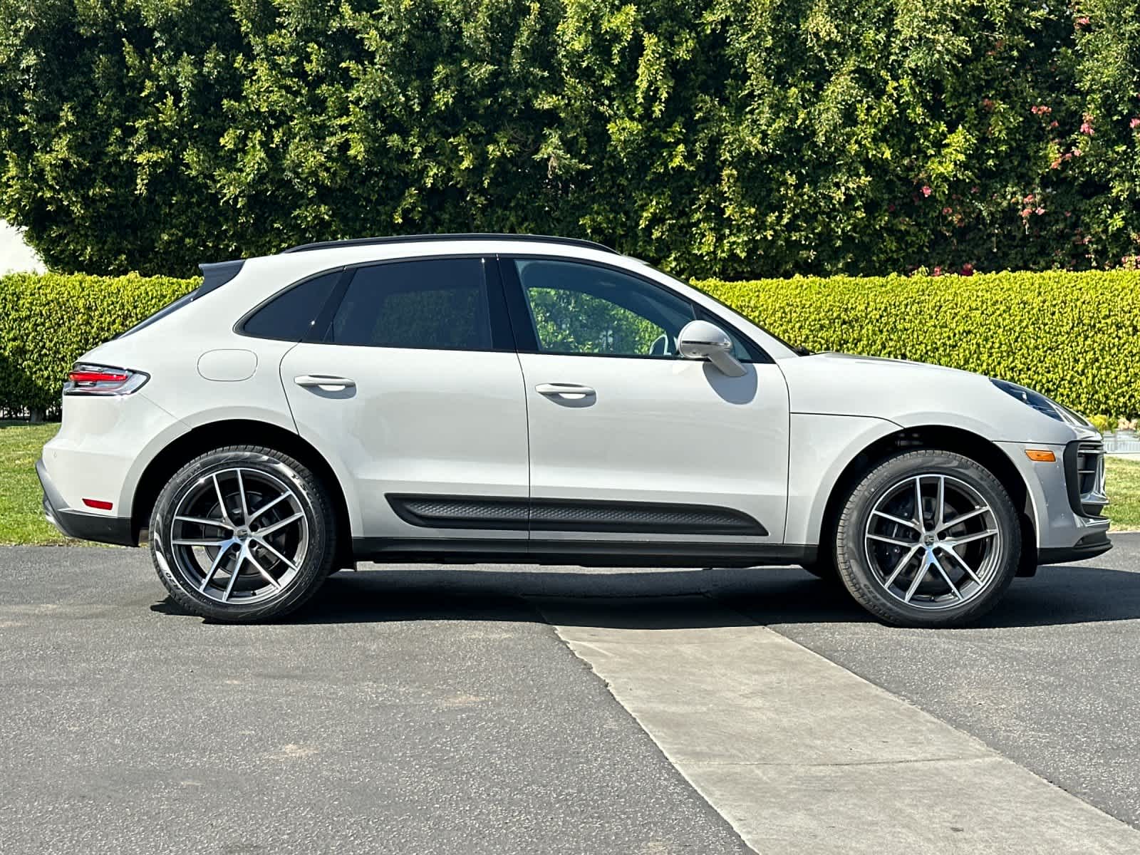 Thumbnail: 2026 Porsche Macan - 9