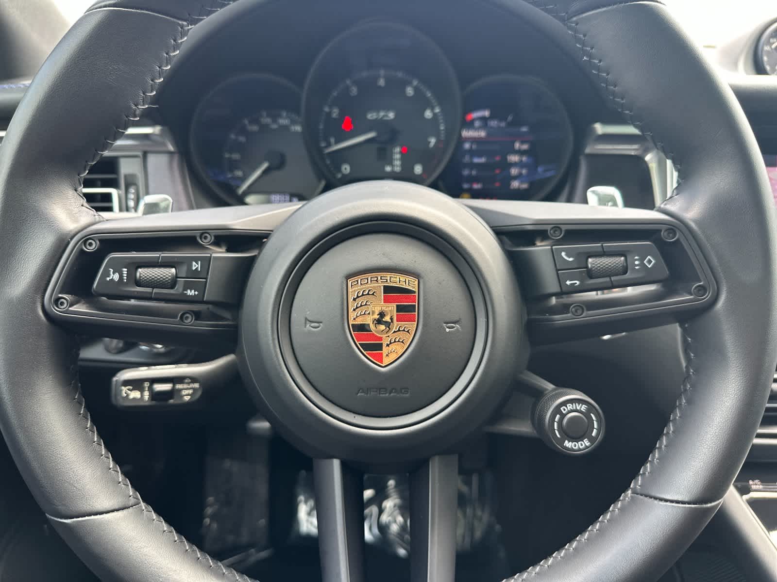 Thumbnail: 2023 Porsche Macan - 26