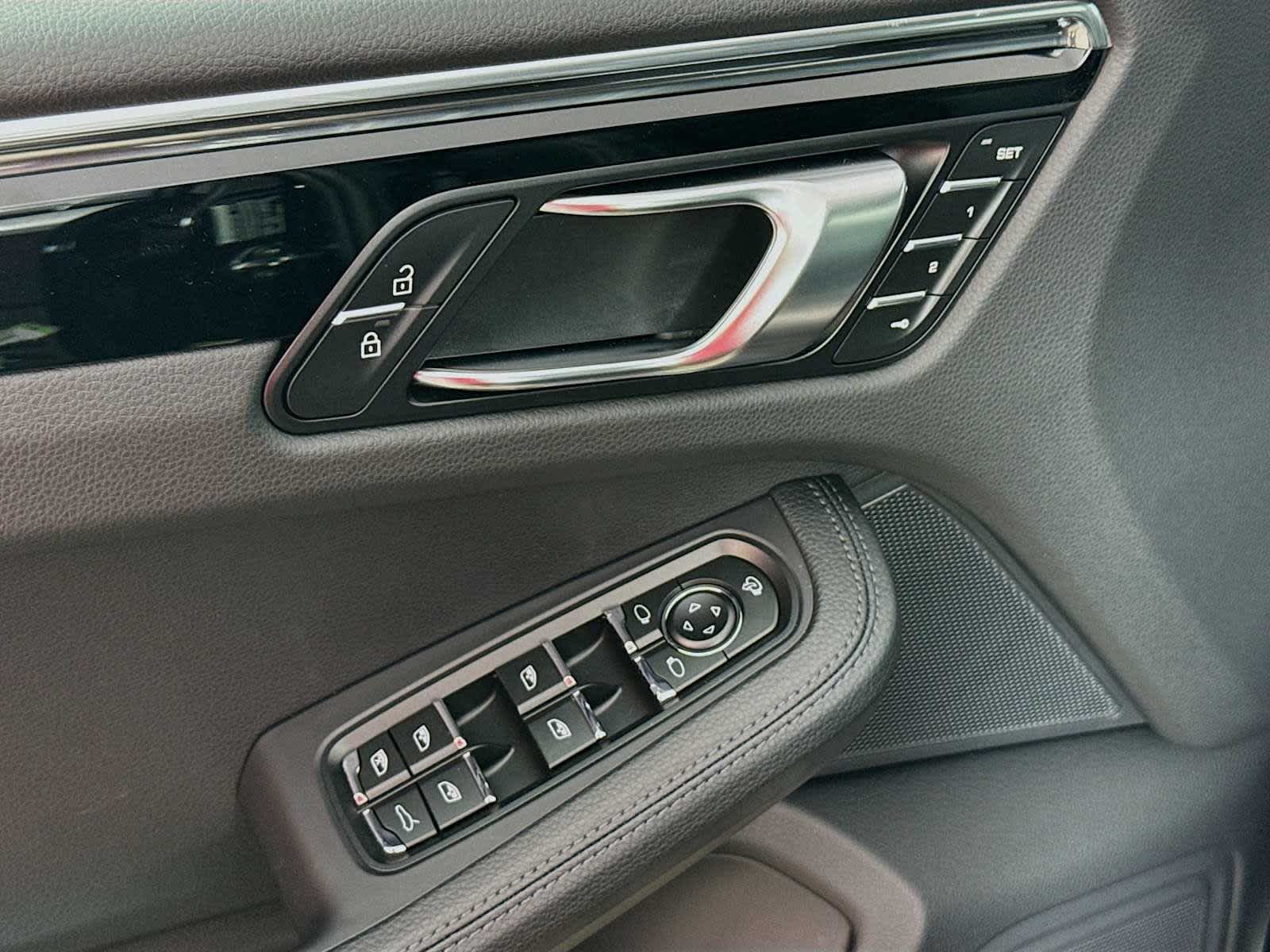 Thumbnail: 2025 Porsche Macan - 14