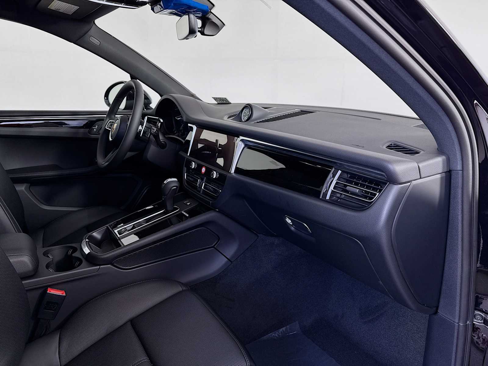 Thumbnail: 2026 Porsche Macan - 22